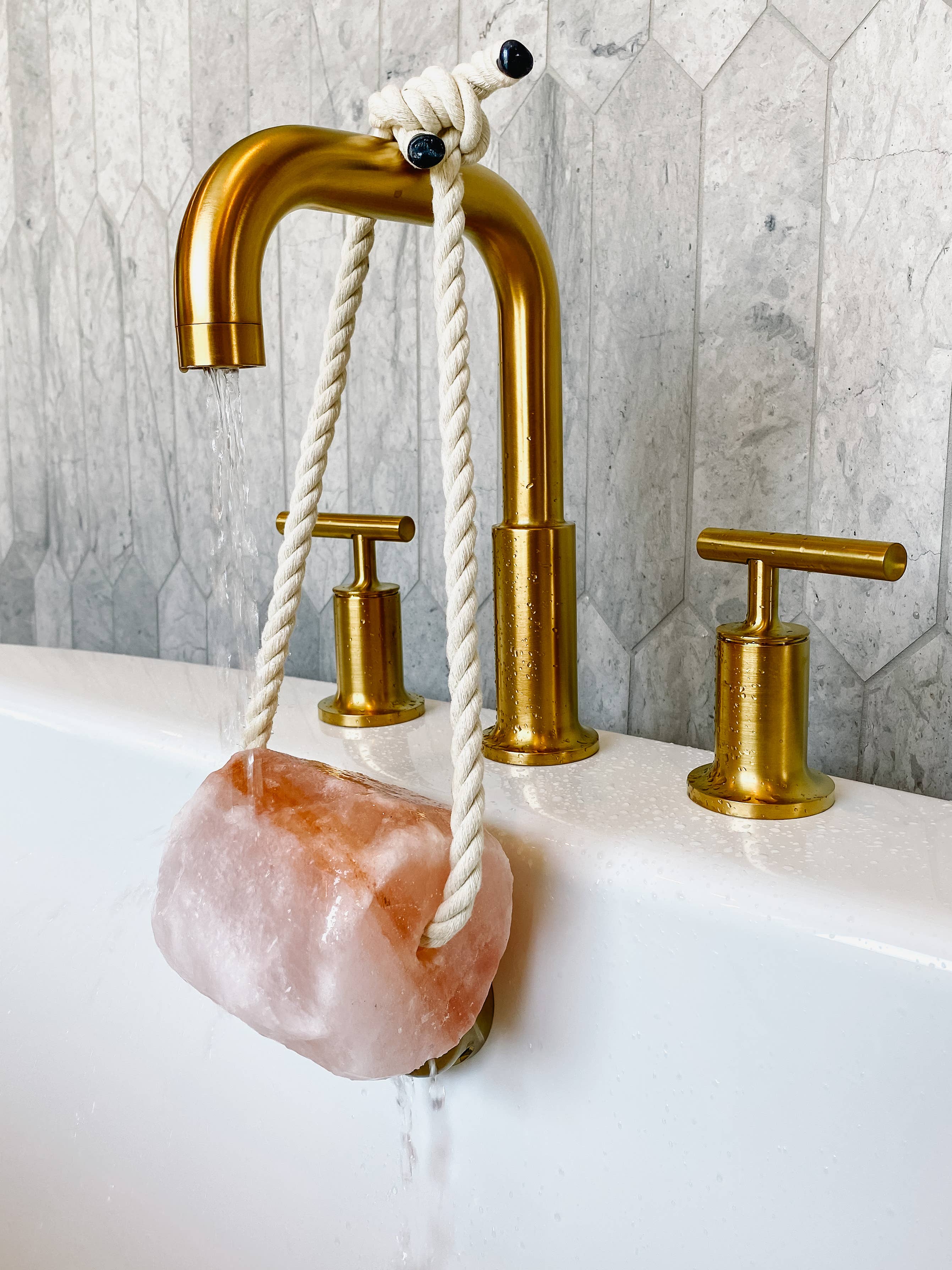 Pink Himalayan Bath and Shower Salt Rock Small: Volcano Citrus