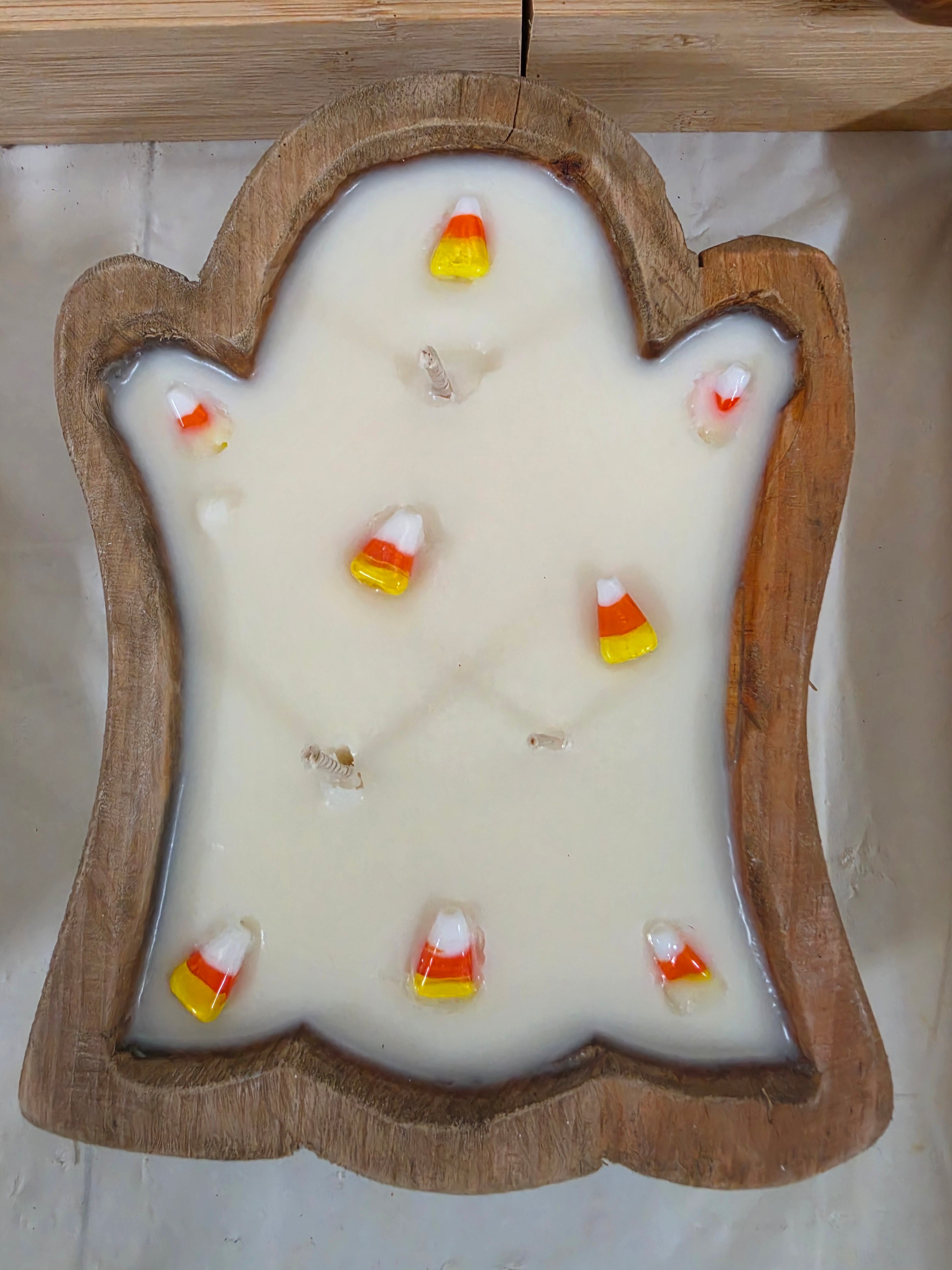 Ghost- Autumn 🍁 Dreams Scented Wooden Dough Bowl Candle with Candy Corn Glass Decor. 6 inches wide 8 inches long 1.5-2 inches deep approx 16oz filled