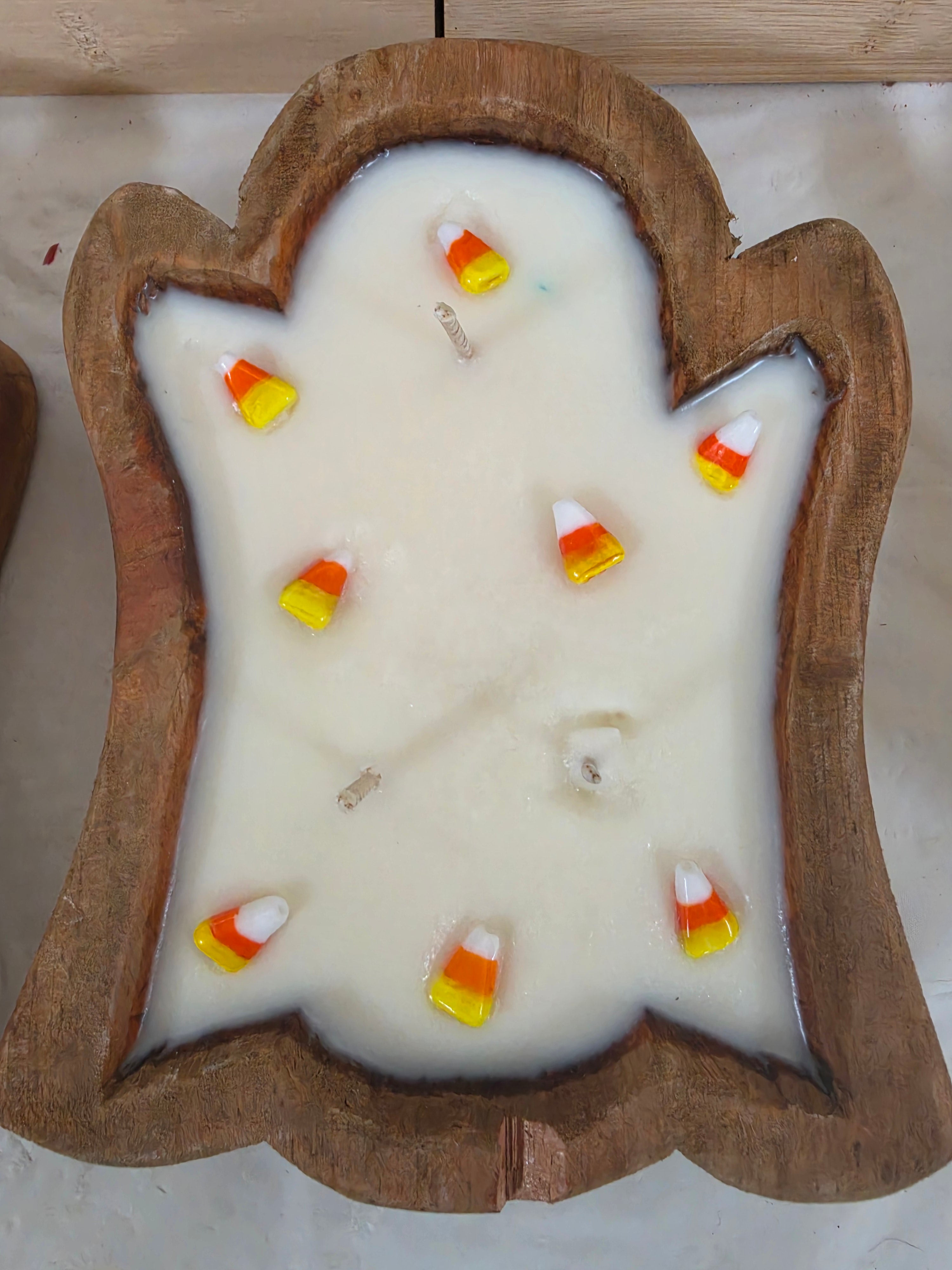 Ghost- Autumn 🍁 Dreams Scented Wooden Dough Bowl Candle with Candy Corn Glass Decor. 6 inches wide 8 inches long 1.5-2 inches deep approx 16oz filled